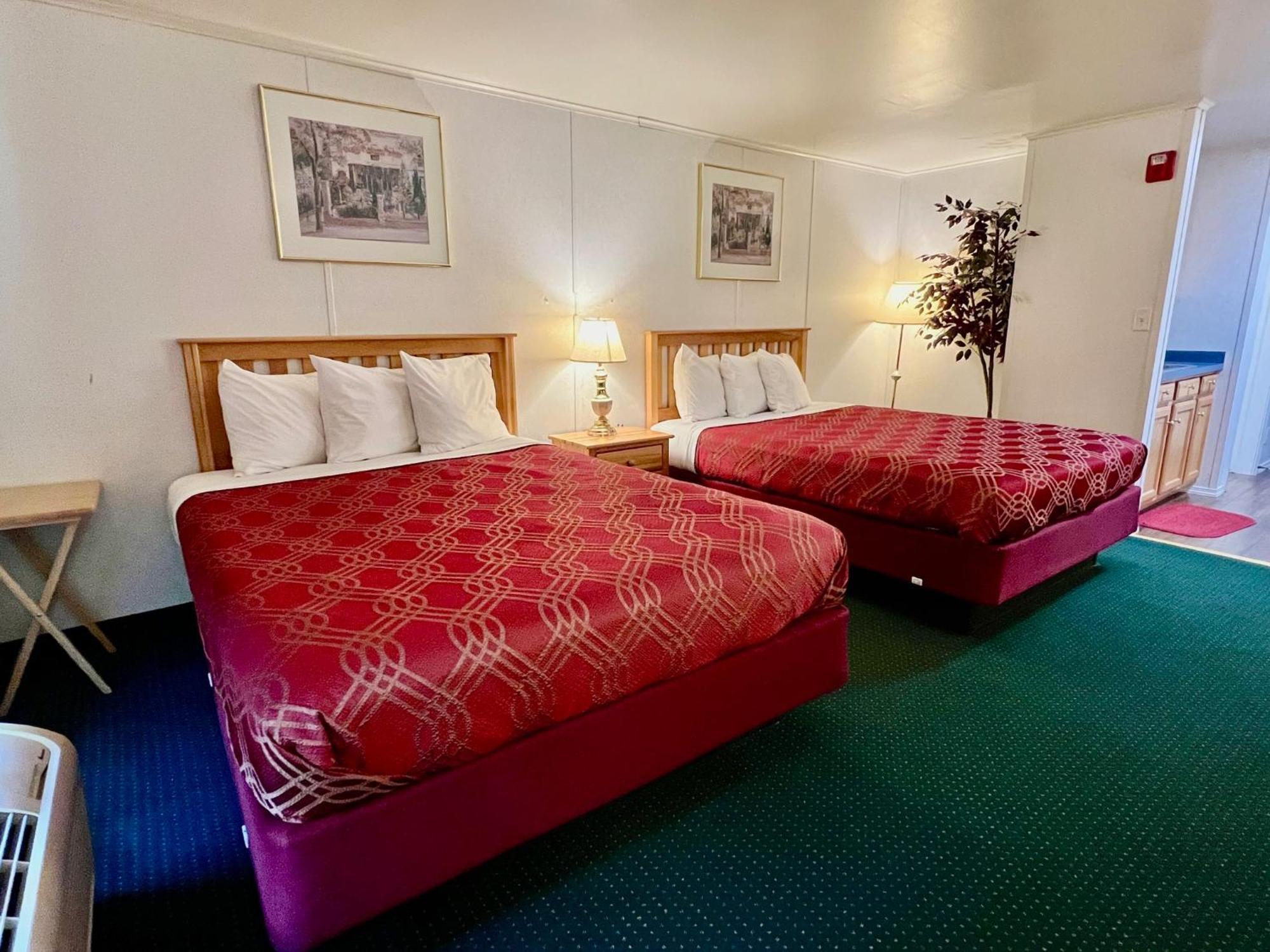 Rodeway Inn & Suites Brunswick Near Hwy 1 Ngoại thất bức ảnh